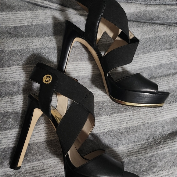 Michael Kors - Picture 2 of 4